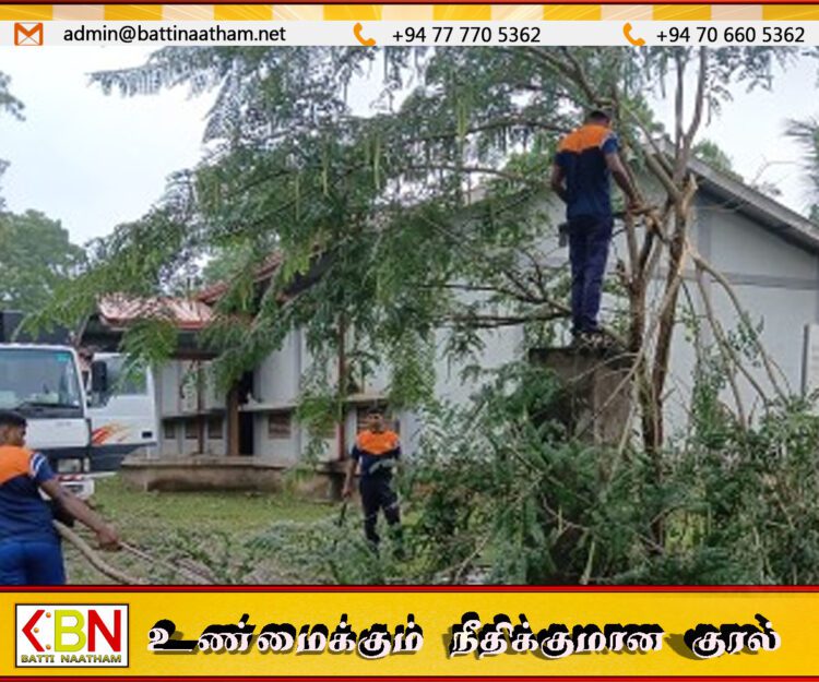 கிளிநொச்சியில் நெற்களஞ்சியசாலையை துப்பரவு செய்த இராணுவத்தினர்