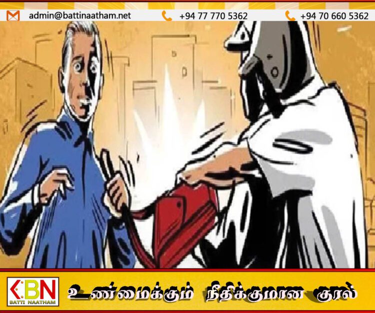 யாழில் பொலிஸார் என கூறி 50 ஆயிரம் ரூபாய் வழிப்பறி