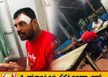மது போதையில் வீதியால் சென்றவரை மறித்து தலைக்கவசத்தால் தாக்கிய ஏறாவூர் பொலிஸார்-காணொளி