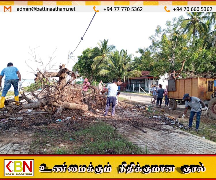காத்தான்குடி ஆற்றங்கரை பிரதேசத்தில் கிளீன் சிறீலங்கா வேலைத்திட்டன் கீழ் சிரமதானம்