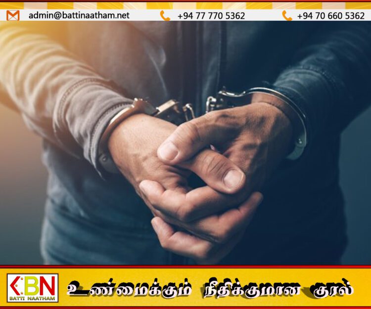 ஐக்கிய தேசியக் கட்சியின் முன்னாள் அமைச்சரின் செயலாளர் எனக் கூறியவர் துப்பாக்கியுடன் கைது
