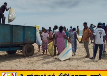 கிளீன் சிறிலங்கா தேசிய வேலைத்திட்டத்தின் கீழ் பாசிக்குடா கடற்கரையை சுத்தம் செய்யும் பணி