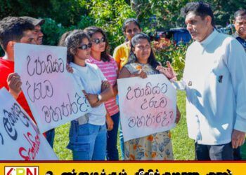 நாடாளுமன்றத்திற்கு அருகில் ஆர்ப்பாட்டத்தில் ஈடுபட்ட வேலையற்ற பட்டதாரிகள்; நேரில் சென்ற சஜித்