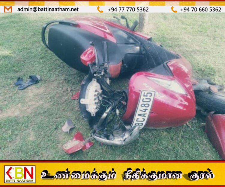 யாழில் மின் கம்பத்துடன் மோட்டார் சைக்கிள் மோதி விபத்து; இரு பெண்கள் வைத்தியசாலையில்
