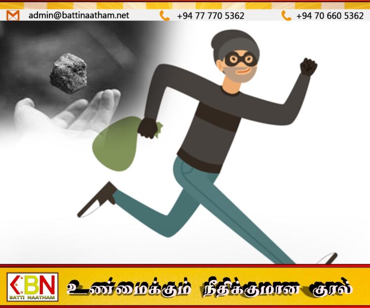 மாணவனின் பணத்தை கொள்ளையடித்த நபர் கற்களால் தாக்கப்பட்டு கொலை