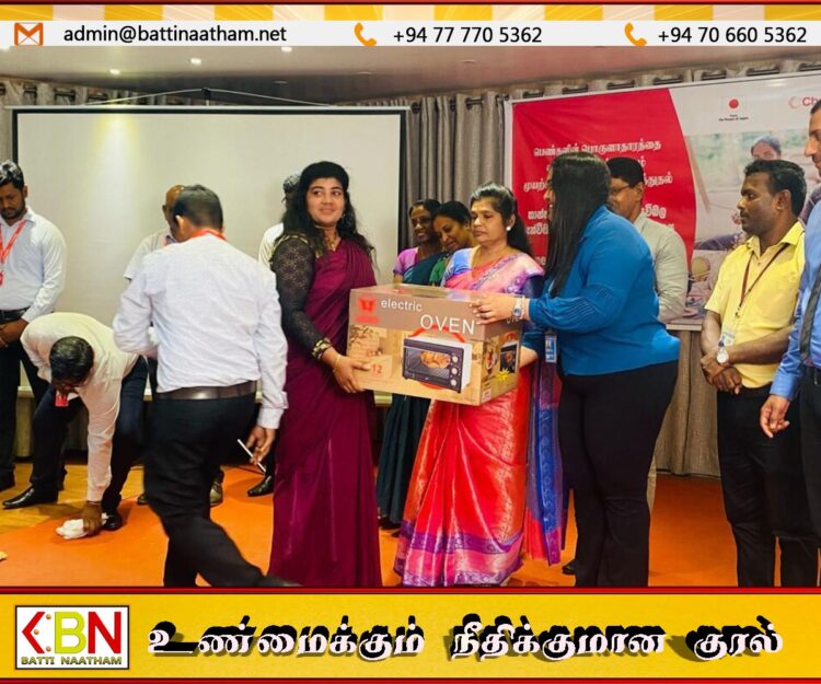 மட்டு பெண் தொழில் முயற்சியாளர்களுக்கு தொழில் உபகரணங்கள் வழங்கும் நிகழ்வு