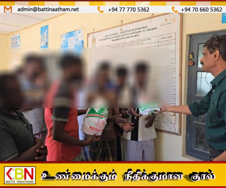 கைது செய்யயப்பட்ட 14 இந்திய மீனவர்களும் மன்னார் மாவட்ட கடற்தொழில் திணைக்கள அதிகாரிகளிடம் ஒப்படைப்பு