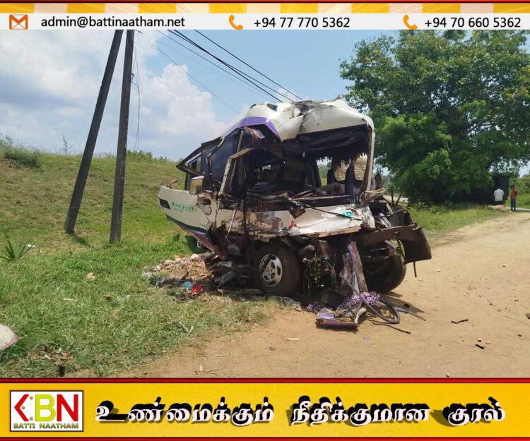 கந்தளாயில் சுற்றுலா பேருந்து மற்றும் இராணுவ லொறி மோதிய விபத்தில் சாரதி உயிரிழப்பு
