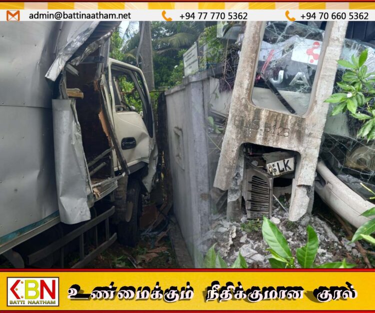 மட்டு புதுக்குடியிருப்பு பகுதியில் தையல் இயந்திரங்களை ஏற்றிச்சென்ற லொறி விபத்து