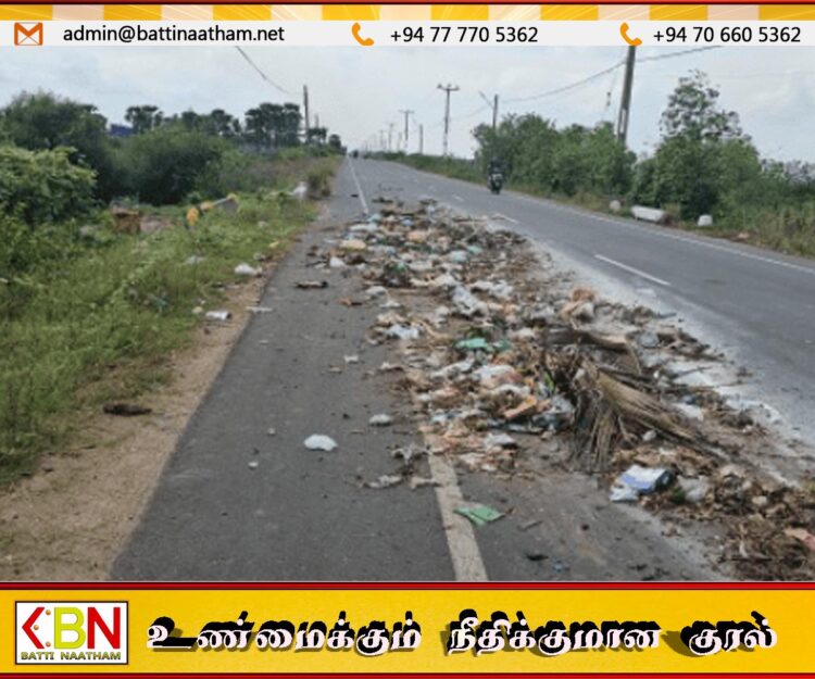 யாழில் வீதியில் கொட்டி செல்லப்பட்ட குப்பைகள்; மக்கள் விசனம்