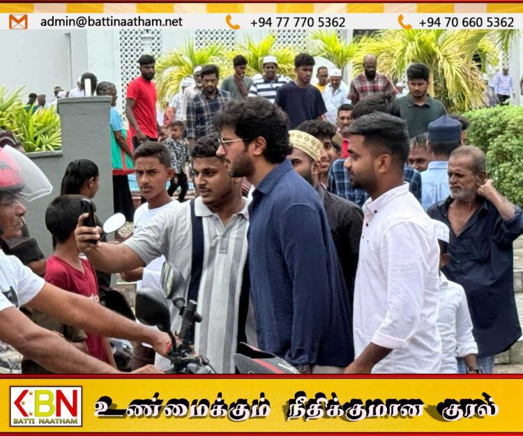 பேருவளை தர்கா நகர் பள்ளிவாசலில் தொழுகையில் ஈடுபட்ட துல்கர் சல்மான்