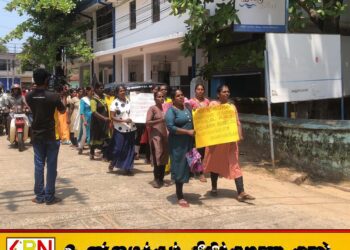 மட்டு ஏறாவூர் பற்று பிரதேச செயலக பிரிவில் குளம் உடைக்கப்படுவதனால் ஆர்ப்பாட்டத்தில் ஈடுபட்ட மக்கள்
