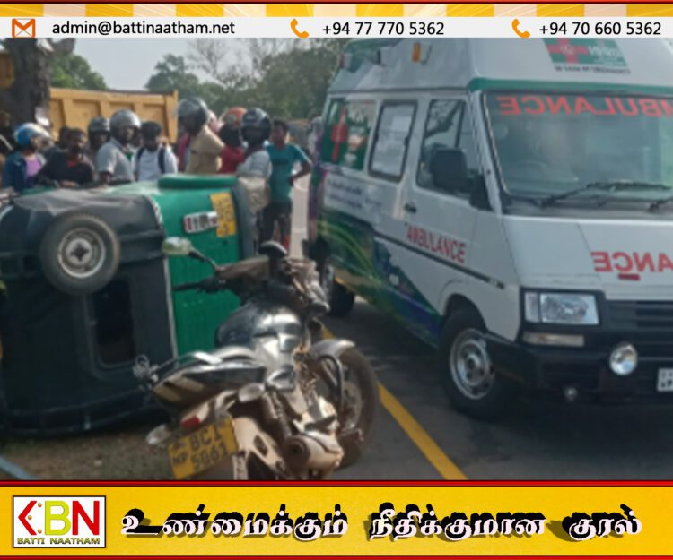 வவுனியாவில் மதகுடன் மோதி விபத்துக்குள்ளான முச்சக்கரவண்டி