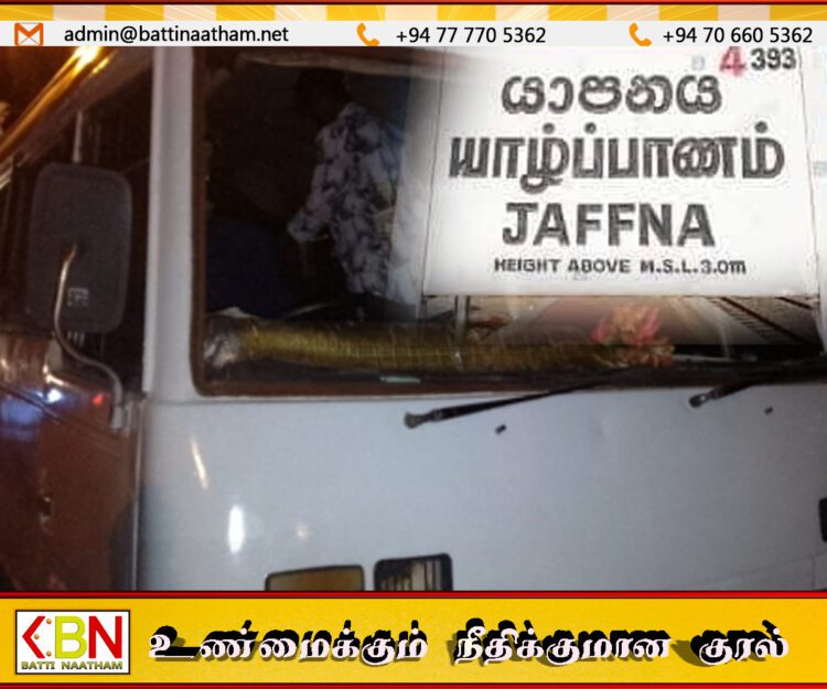 யாழில் சுற்றுலா பயணிகளின் பேருந்து மீது தாக்குதல்