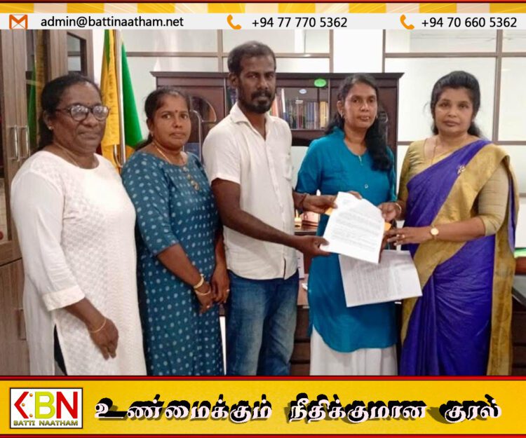 மட்டக்களப்பு மாவட்ட அரசாங்க அதிபரிடம் பெண்ணியம் சார் செயற்பாட்டாளர்கள் மகஜர் வழங்கி வைப்பு
