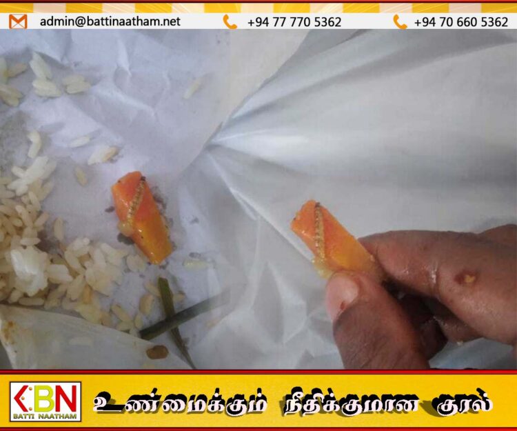 மட்டு நகர் உணவகமொன்றில் சட்டத்தரணி வாங்கிய சோற்று பார்சலுக்குள் கரட் கறியுடன் நெளிந்த புழு