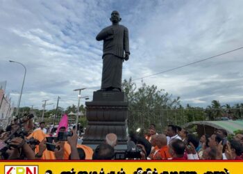 மட்டு கல்லடிப் பாலத்திற்கு அருகில் சுவாமி விபுலானந்தரின் 12 அடி உயரம் கொண்ட கற்சிலை திறப்பு