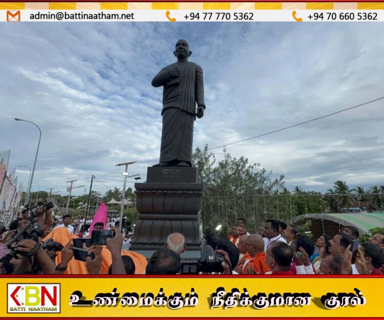 மட்டு கல்லடிப் பாலத்திற்கு அருகில் சுவாமி விபுலானந்தரின் 12 அடி உயரம் கொண்ட கற்சிலை திறப்பு