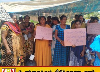 வாழைச்சேனையில் மண் அழ்வை எதிர்த்து மற்றும் மண் லொறியை மறித்து மக்கள் ஆர்பாட்டம்- இருவர் கைதையடுத்து பெரும் பதற்றம்
