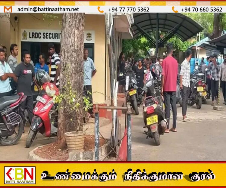 யாழ் போதனா வைத்தியசாலை பாதுகாப்பு உத்தியோகஸ்தர்கள் பணிப்புறக்கணிப்பு