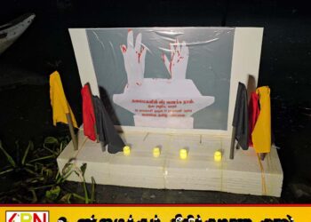 மட்டு கல்லடிப் பால வாவியில் மின் விளக்குள் ஒளிர்ந்த நிலையில் மிதந்து வந்த இன அழிப்பை சொல்லும் மர்மப் பொருள்