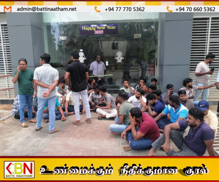 புல்மோட்டை கனியமணல் கூட்டுத்தாபன ஊழியர்கள் போராட்டம்