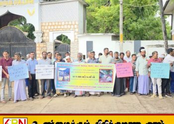 மூதூர் மத்திய கல்லூரியில் புதிய கட்டடத்திற்கு ஒதுக்கப்பட்ட நிதியை விடுவித்து வேலைகளை ஆரம்பிக்குமாறு முன்னெடுக்கப்பட்ட அமைதிவழி போராட்டம்