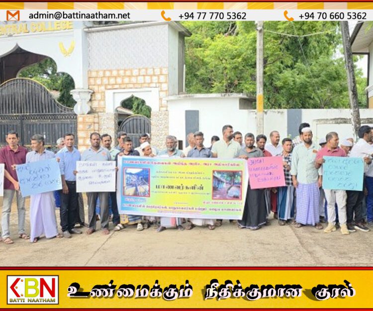 மூதூர் மத்திய கல்லூரியில் புதிய கட்டடத்திற்கு ஒதுக்கப்பட்ட நிதியை விடுவித்து வேலைகளை ஆரம்பிக்குமாறு முன்னெடுக்கப்பட்ட அமைதிவழி போராட்டம்
