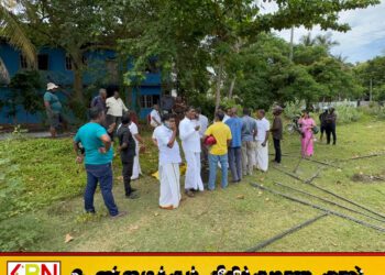 கல்லடி பாலத்திற்கு அருகில் காணி அடைக்கமுற்பட்ட குழுவினரால் பதற்றம்
