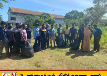 பாசிக்குடா கடற்கரையில் கல்குடா பொலிஸார் மற்றும் அரச அதிகாரிகளால் சிரமதானம்