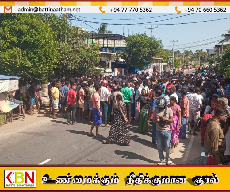 திருகோணமலையில் மீனவர்கள் வீதி மறிப்பு போராட்டம்