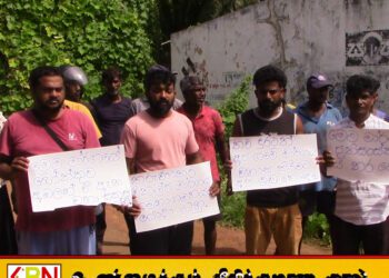 புத்தளத்தில் வீதியை மறித்து போராட்டத்தில் ஈடுப்பட்ட மக்கள்