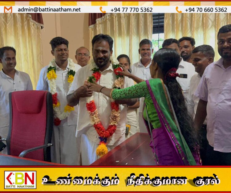 போரதீவுப்பற்று பிரதேச சபைக்கான தமிழரசுக்கட்சி தவிசாளர் பதவியேற்பு நிகழ்வில் கலந்துகொண்ட தேசிய மக்கள் சக்தியின் பாராளுமன்ற உறுப்பினர்
