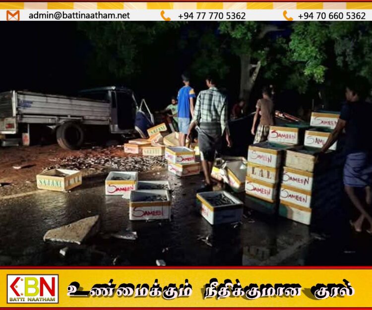 டயர் வெடித்ததில் மீன் ஏற்றி சென்ற கெப் வாகனம் விபத்து