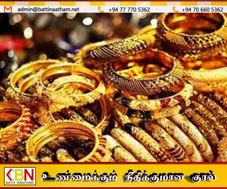 யாழில் காதலனுக்காக சொந்த வீட்டில் 19 பவுண் நகை திருடிய பெண்