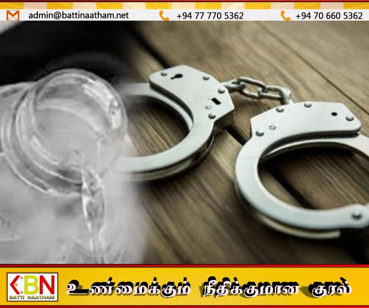 நபர் ஒருவர் மீது அசிட் வீசிய கணவன் – மனைவி கைது