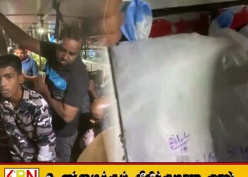 பின் கதவினை அடைத்தவாறு பொருட்களை ஏற்றி செல்லும் பேருந்து தொடர்பில் பயணிகள் விசனம்
