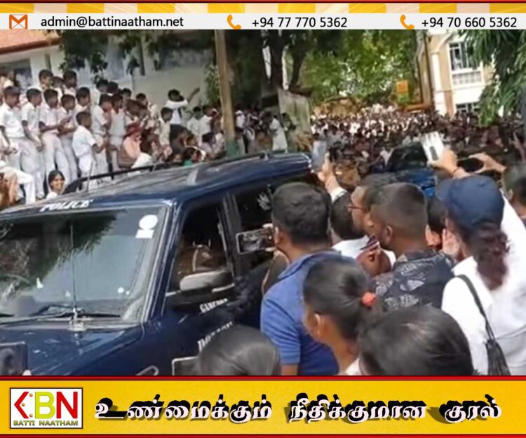 பாடசாலைக்கு முன்பாக இடம்பெற்ற ஆர்ப்பாட்டத்தையடுத்து வெளியேற்றப்பட்ட அதிபர்
