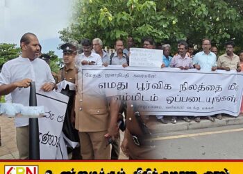 மண்ணாசை துறந்த புத்தரின் பிள்ளைகளுக்கு மாற்று இனத்தவரின் மண்ணில் ஏன் ஆசை?; ஜனாதிபதி செயலகத்துக்கு அருகில் போராட்டம்