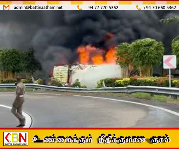 தெற்கு அதிவேக வீதியில் லொறி விபத்து; மூவர் காயம்