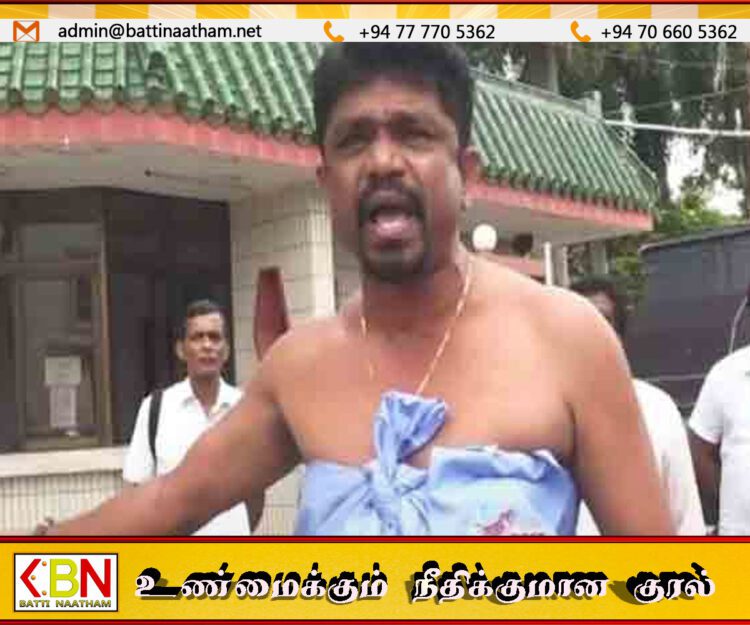 அரைகுறை உடையணிந்து வேலைநிறுத்தத்தில் தபால் ஊழியர் கேள்வி