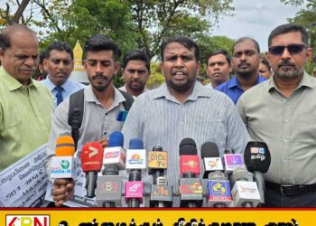 அரச வங்கி ஊழியர்கள் மட்டக்களப்பில் கவனயீர்ப்பு போராட்டம்