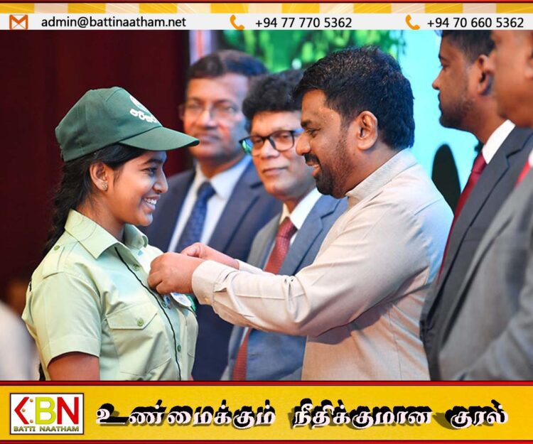 ஜனாதிபதியின் கைகளால் பதக்கம் பெற்ற சுற்றுச்சூழல் முன்னோடிகள்