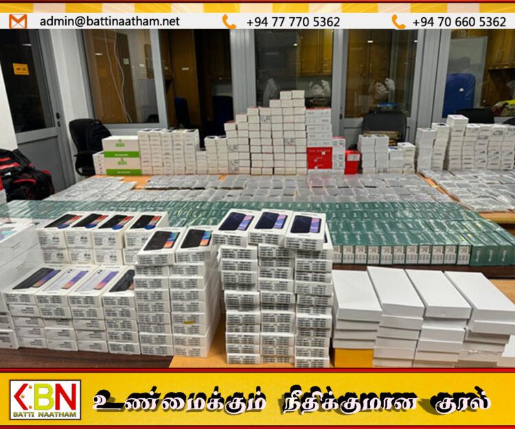 955 கையடக்கத் தொலைபேசிகளுடன் டுபாயிலிருந்து இலங்கை வந்த இருவர் கைது