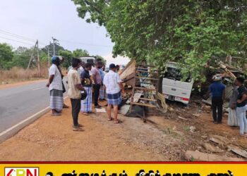 கொழும்பிலிருந்து மட்டக்களப்பு நோக்கி பயணித்த சிறிய ரக வேன் விபத்து