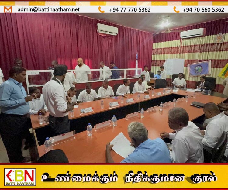 ஆரையம்பதி பிரதேச சபைக்கான புதிய தவிசாளராக மீண்டும் இலங்கைத் தமிழ் அரசுக் கட்சியின் காத்தலிங்கம் செந்தில்குமார் தெரிவு