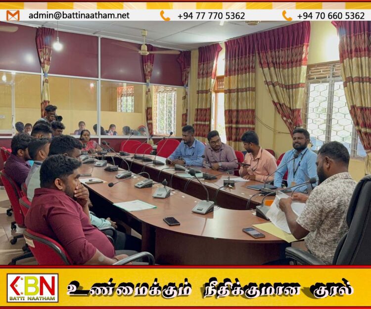 அதிரடிப்படையினர் போன்று திரியும் நுண்கடன் நிறுவன ஊழியர்கள்; தவிசாளர் வினோராஜ் சுட்டிக்காட்டு
