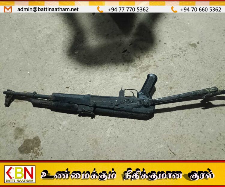 மட்டு லயன்ஸ் கிளப் வீதியில் நிலத்தில் புதைக்கப்பட்டிருந்த நிலையில் ரி.56 ரக துப்பாக்கி மீட்பு
