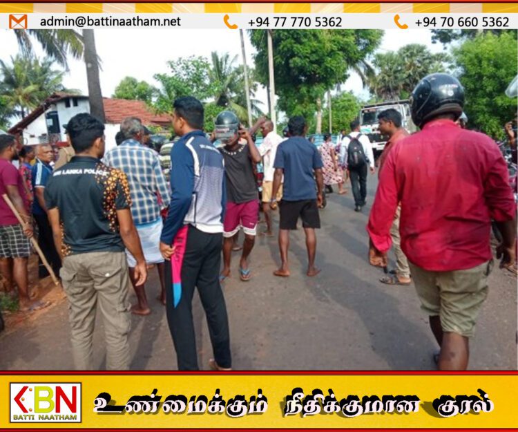 யாழில் தெல்லிப்பளை வைத்தியசாலை வீதியில் வாள்வெட்டு தாக்குதல்; குடும்பஸ்தர் படுகாயம்