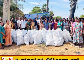 மட்டக்களப்பு மாவட்ட மண்முனை தென் எருவில்பற்று பிரதேச செயலாளர் வழிகாட்டலில் கரையோர சுத்தப்படுத்தல் மற்றும் பனம் விதை நடுதல் நிகழ்வு